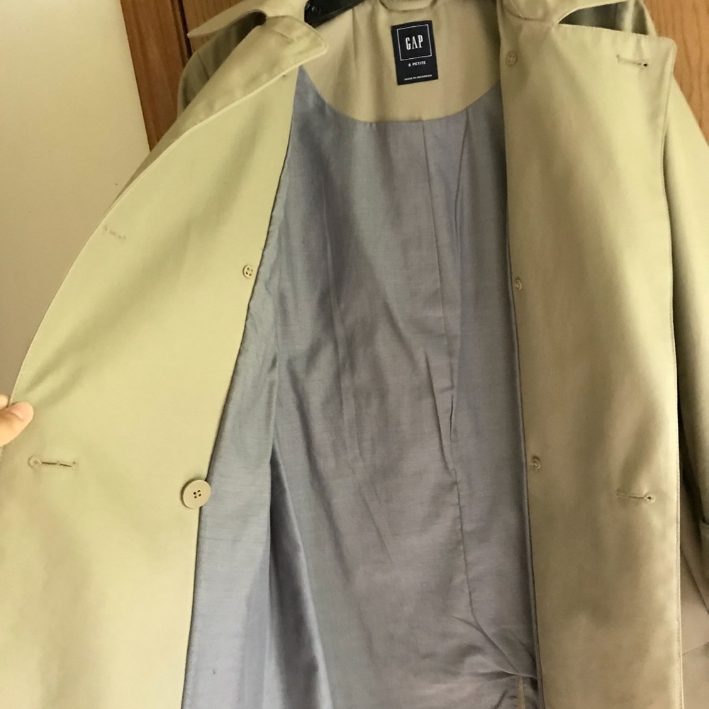 Gap Trench Coat - Picture 6 of 8